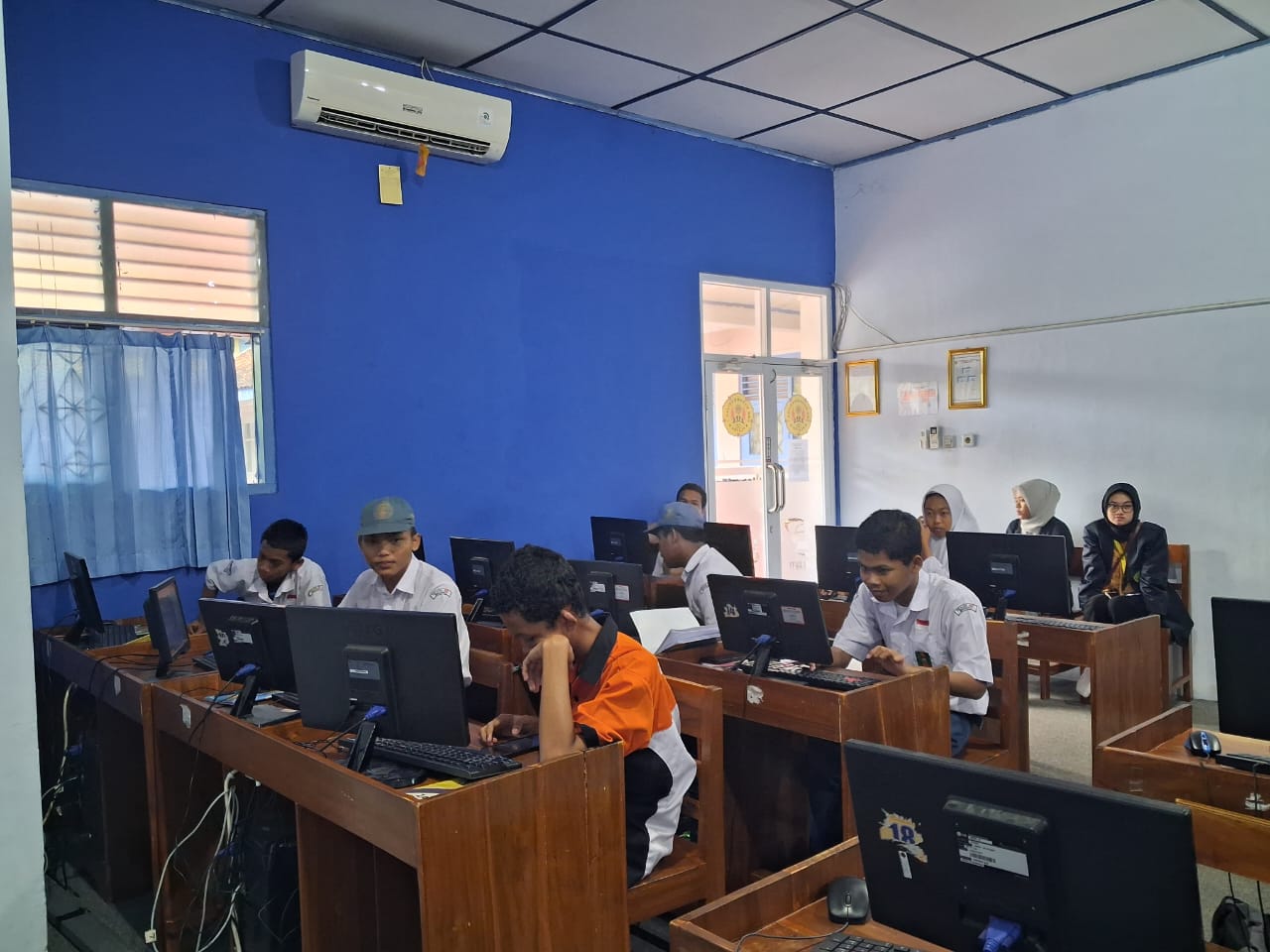 Mengajar di Sekolah Dasar